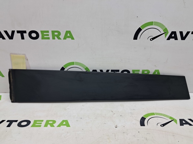Накладка задней двери, левой, вертикальная 822D36RR1A NISSAN