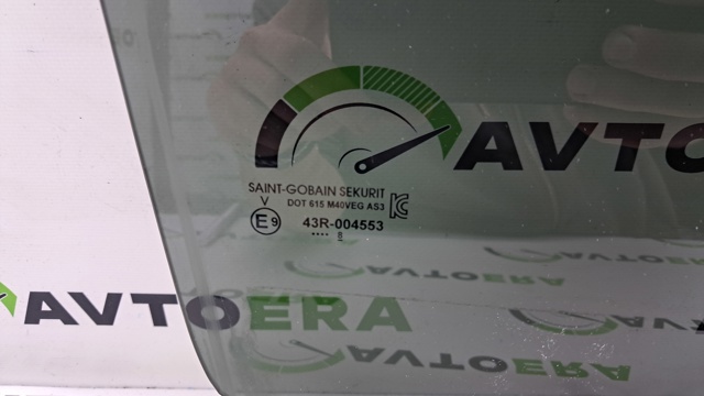 Стекло задней правой двери 823005NA2A NISSAN