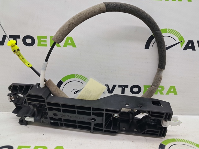 Держатель наружной ручки двери, задней правой 826106RR0A NISSAN
