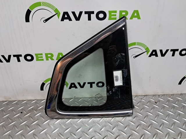 Стекло багажного отсека, правое 833004BA0B NISSAN