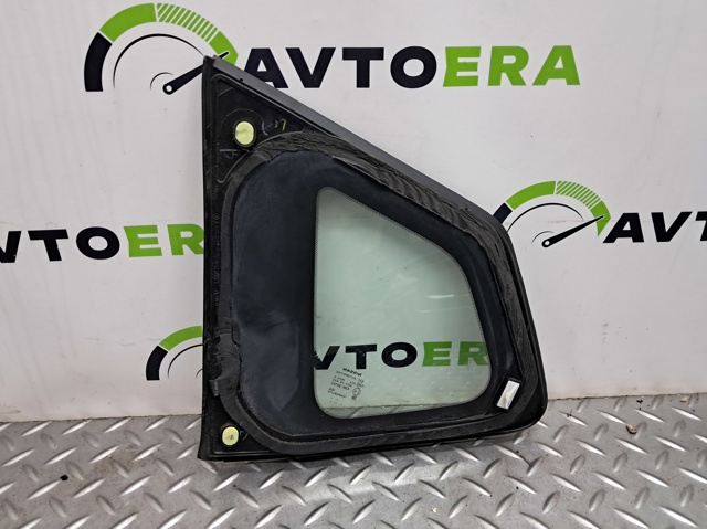 NISSAN 833004BA0B Стекло кузова (багажного отсека) правое в наличии Тернополь