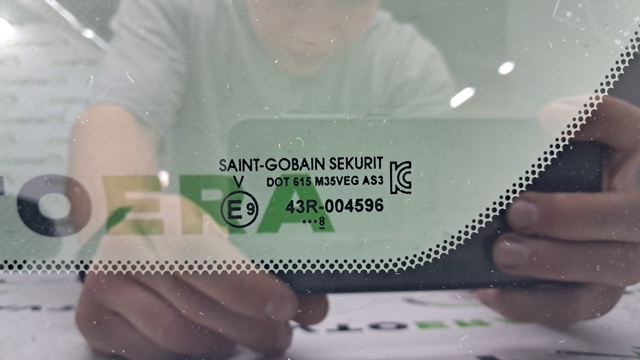NISSAN 833005NA0A Стекло кузова (багажного отсека) правое в наличии Павлоград