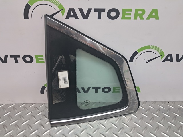 833014CC0B Стекло кузова (багажного отсека) левое купить Черкассы