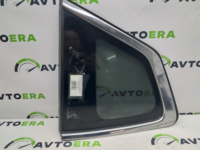 Стекло багажного отсека, левое 833015HA0B NISSAN