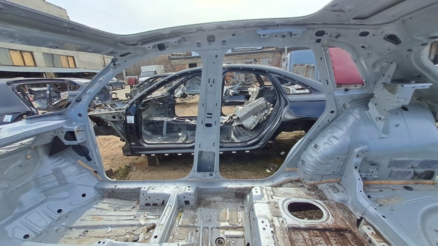 VAG 83A809840 Проем передней правой двери в наличии Украина