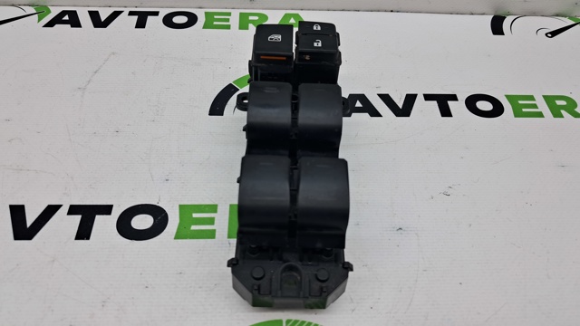 Кнопки переднего левого стекло подъёмника 8404078010 TOYOTA