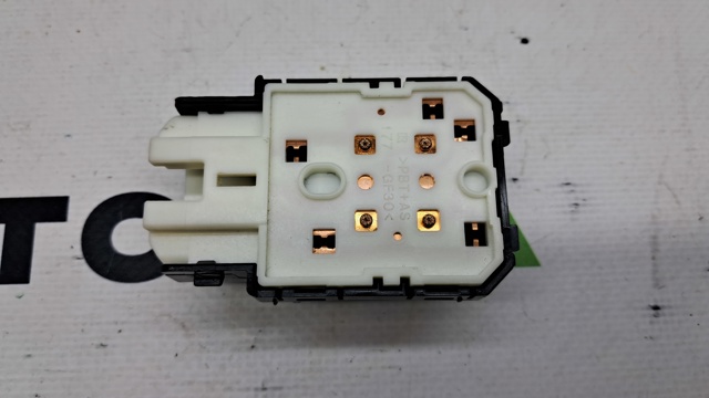 Блок кнопок механизма регулировки сиденья 8492060090C0 TOYOTA
