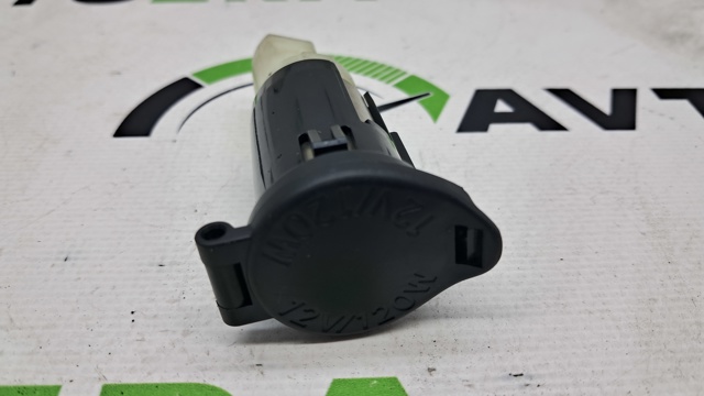 Гнездо (розетка) прикуривателя 8553042010 TOYOTA