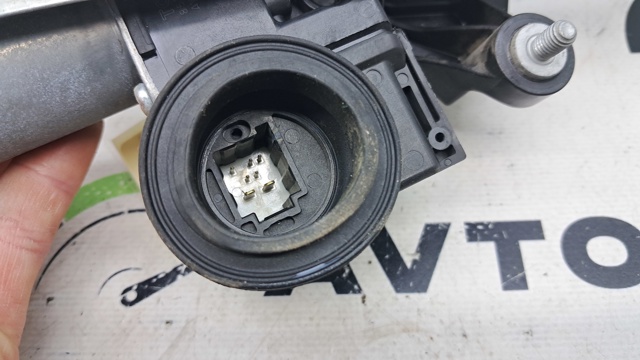 Мотор стеклоподъемника двери задней, правой 857100R020 TOYOTA
