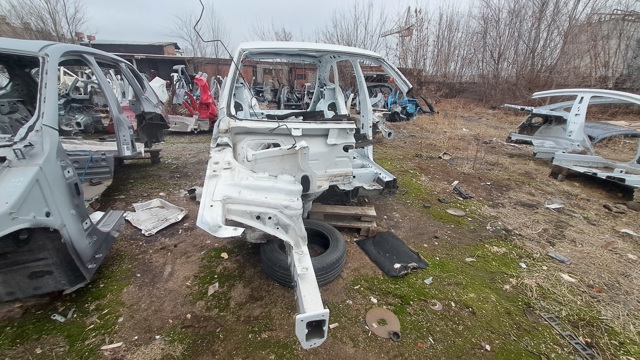 8R0802038 VAG Лонжерон рамы передний правый купить в Полтава