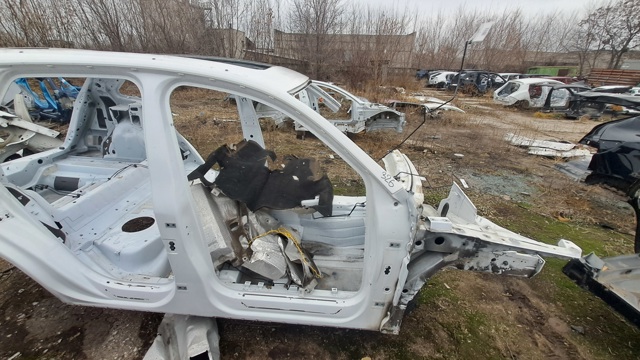 Правый передний лонжерон 8R0802038 VAG