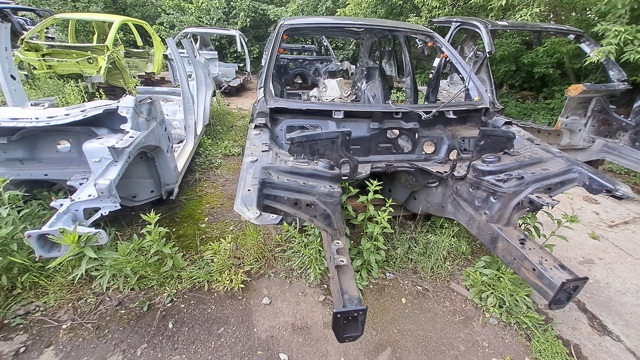 8R0802038A Лонжерон правый купить Киев