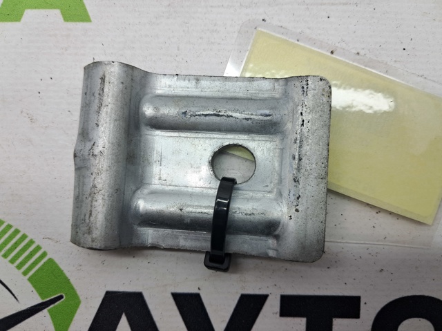 Крепление аккумулятора 8R0803123A VAG