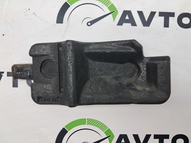 Энергопоглотитель заднего бампера 8R0807252 VAG