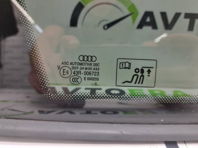 Стекло багажного отсека, левое 8R0845299AANVB VAG