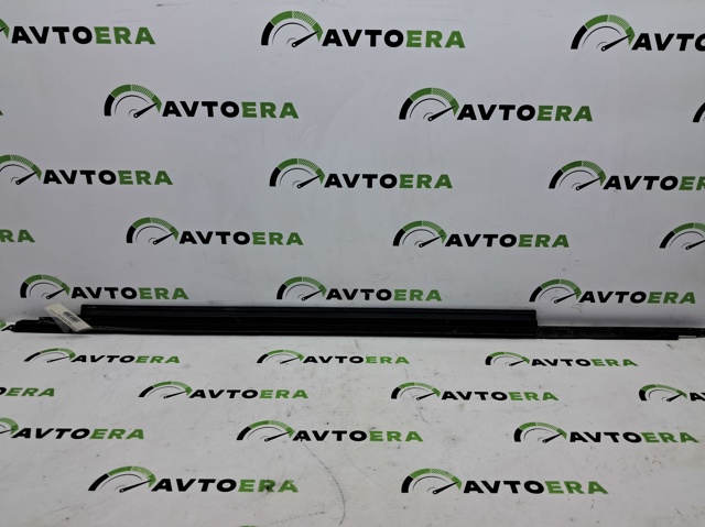 Молдинг опускного стекла нижний, двери передней, правой 8R0853284F2ZZ VAG