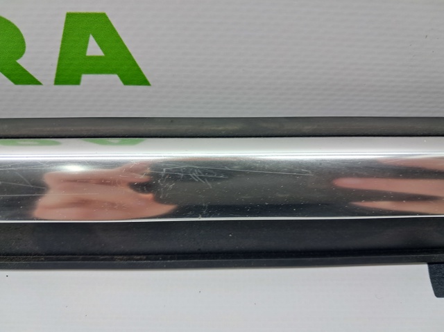 8R0853764F2ZZ VAG Молдинг опускного стекла двери задней правой купить в Каменское
