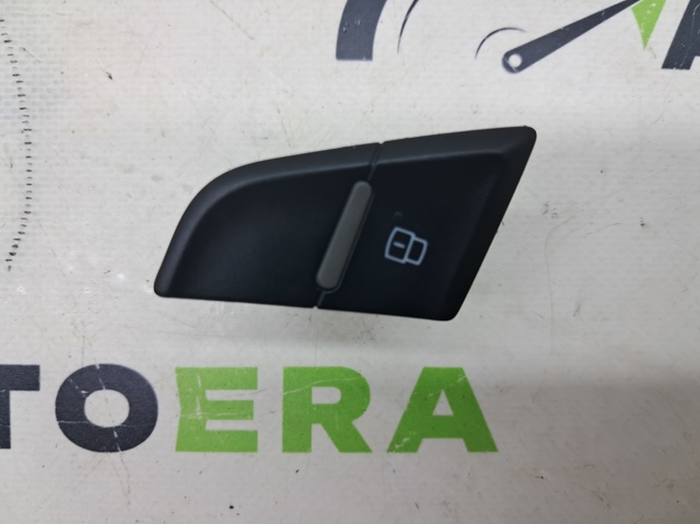 Кнопка блокировки замка двери 8R0962108AV10 VAG