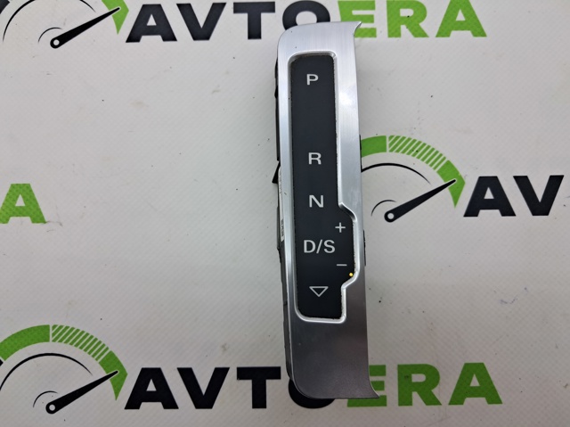 Накладка консоли рычага переключения передач АКПП 8R17134633Q7 VAG