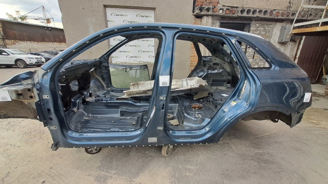 Порог наружний левый 8U0809847 VAG