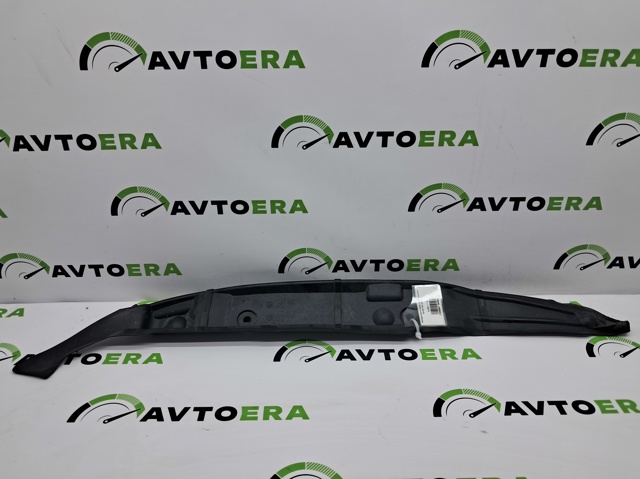 Уплотнитель арки крыла 8U0821111A VAG