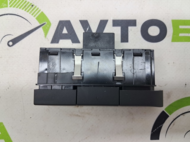 Блок кнопок центральной консоли 8U0959674B5PR VAG
