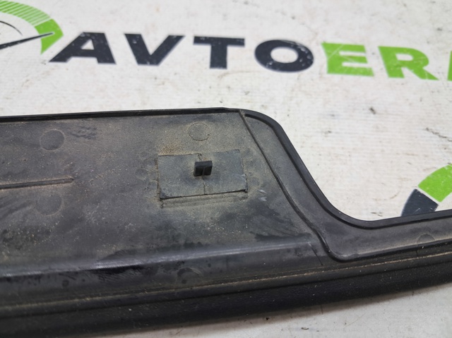 VAG 8V0823126B Уплотнитель капота в наличии Тернополь