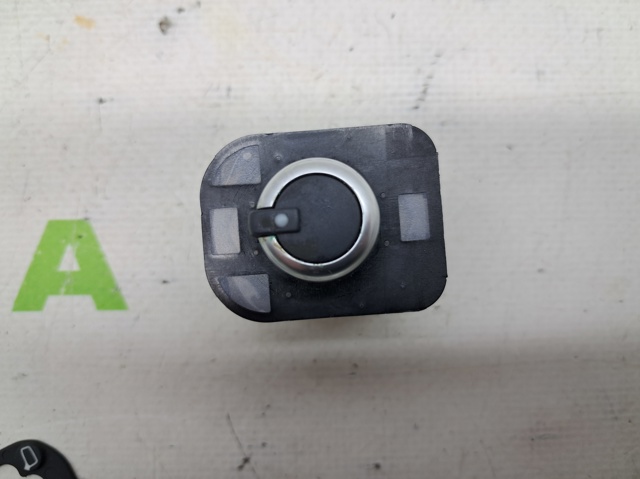 Регулятор зеркал 8V0959565M VAG