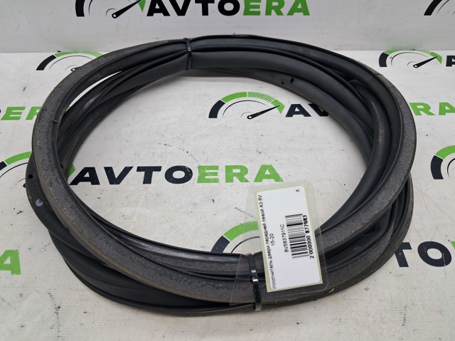 Уплотнитель двери передней, левой (на двери) 8V5837911C VAG