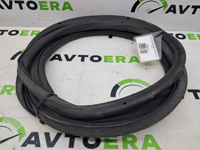 Уплотнитель двери задней, левой (на двери) 8V5839911C VAG