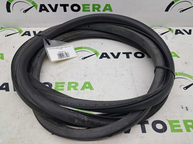 VAG 8V5839912C Уплотнитель двери задней правой (на двери) в наличии Чернигов