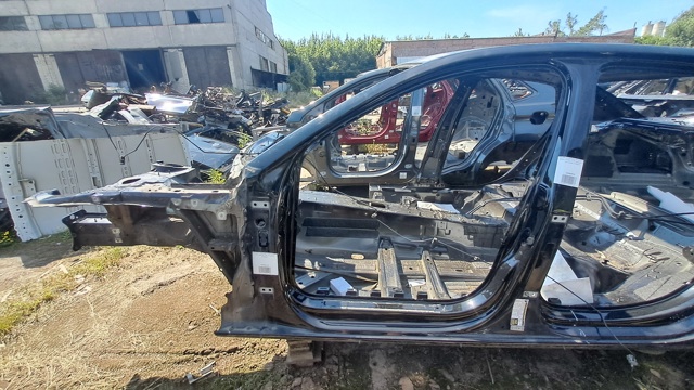 Левый передний лонжерон 8W0803103 VAG