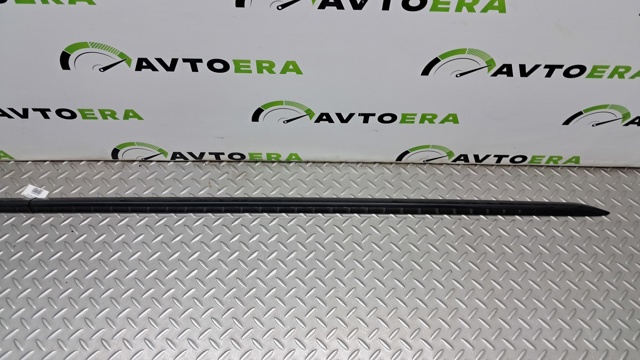 8W0853932GRU VAG Накладка (молдинг) порога наружная правая купить в Украина