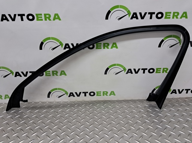 VAG 8W08676094PK Обшивка (облицовка) крышки багажника (двери 3/5-й задней) в наличии Харьков