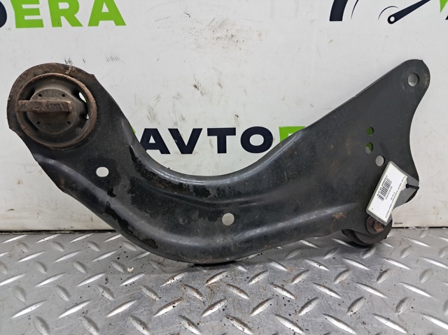 Кулак поворотный левый B63B28250A MAZDA