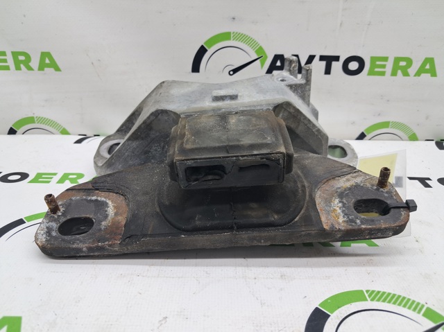 Подушка (опора) двигателя, левая BDGH39070 MAZDA