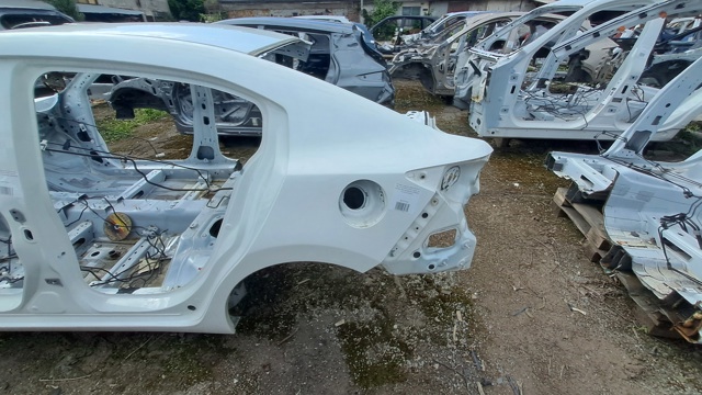 MAZDA BJY77141X Крыло заднее левое в наличии Каменское