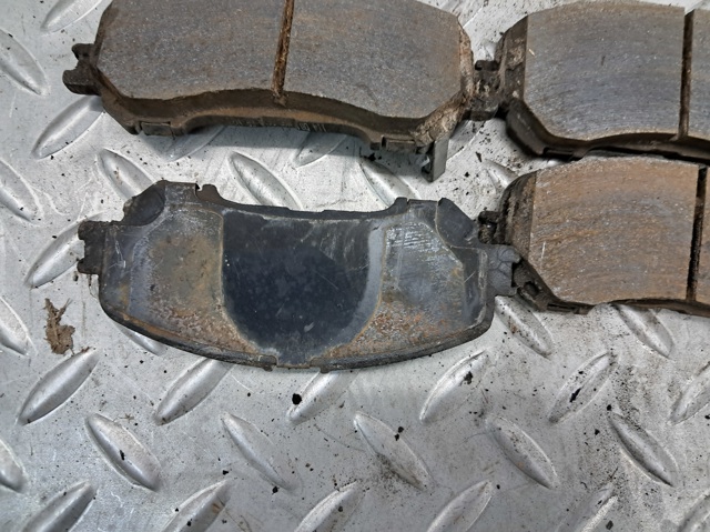 Комплект пружинок крепления дисковых передних колодок D10804BA0A NISSAN