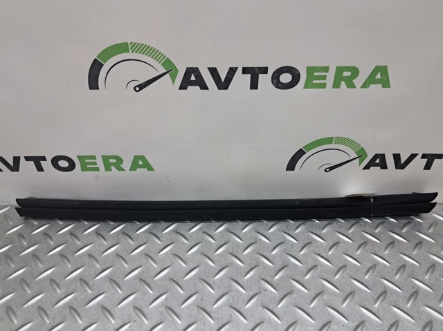 Уплотнитель стекла задней двери левой, внутренний (планка) DS7Z5425861B FORD