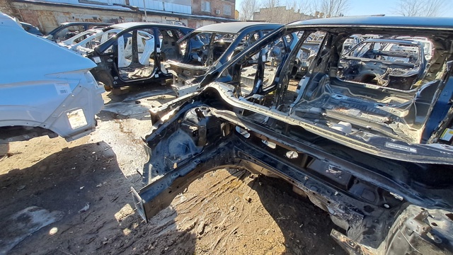 Лонжерон передний правый F2GZ5810008C FORD