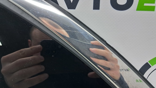 FORD FT4Z5829711A Стекло кузова (багажного отсека) левое в наличии Винница