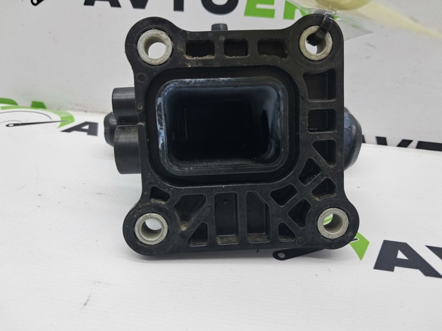 K2GZ8K556B FORD Фланец системы охлаждения (тройник) купить в Украина