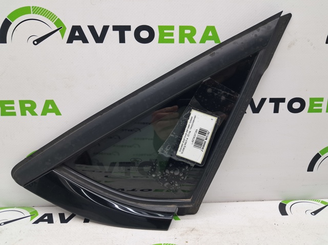 Стекло багажного отсека, правое LJ8Z5829726A FORD