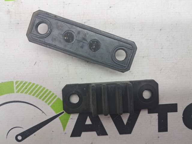 Отбойник пятой двери MB422898 MITSUBISHI
