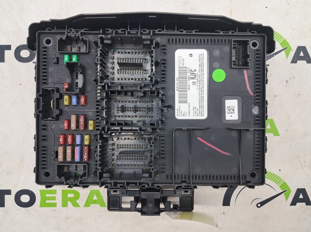 Блок предохранителей задний, салонный MU5Z15604B FORD