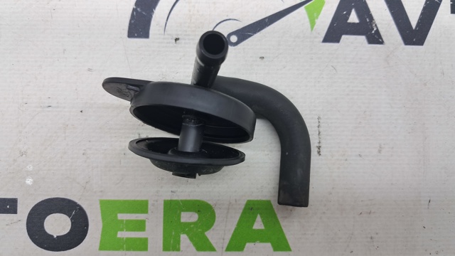 Крышка бачка PE0115355A MAZDA