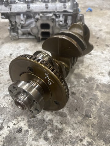 Коленвал двигателя 06K105101L VAG