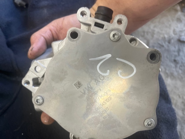 06L145100F VAG Насос вакуумный купить в Ужгород