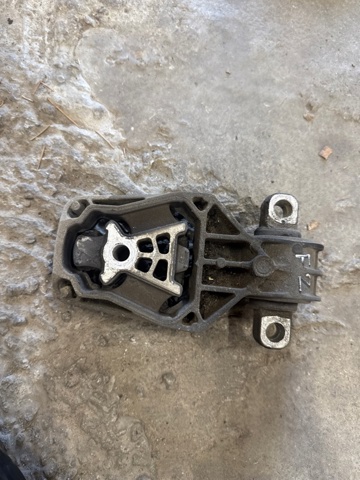 Задняя опора двигателя 113605DA0A NISSAN