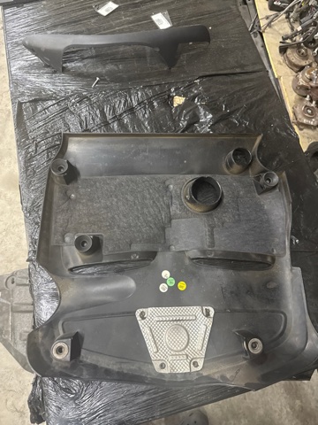 NISSAN 140415DC0B Крышка двигателя в наличии Павлоград